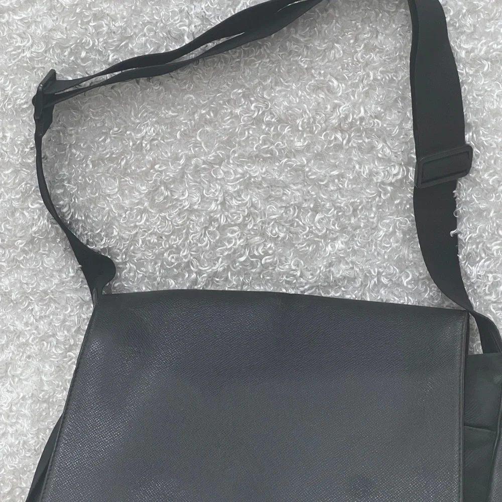 Louis Vuitton Viktor Messenger Bag Taiga